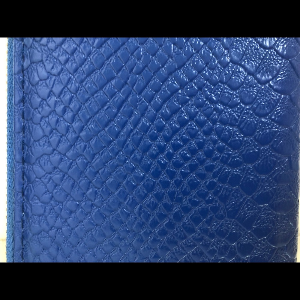 2Chic Wallet - Picture 2 of 2